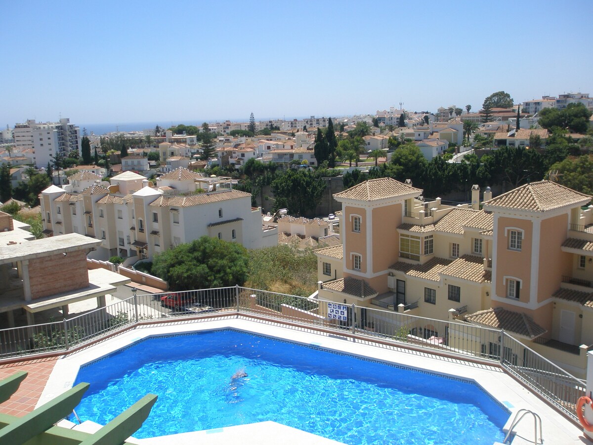 SHR010 Spacious apartment with pool near the beach