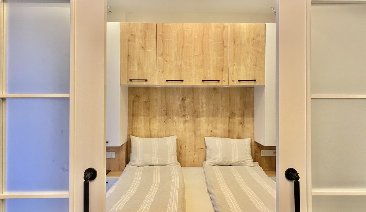 Camelia 6 Brand new on Cleopatra side