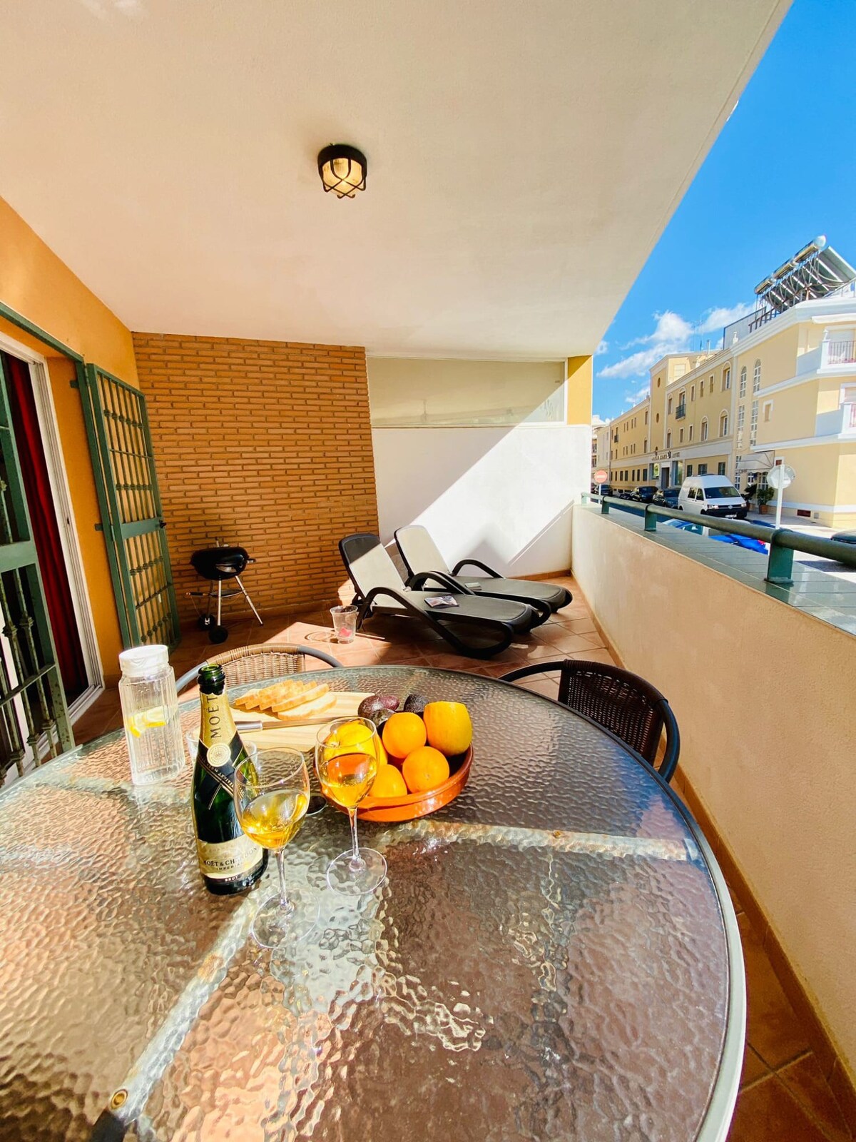 SHR008 Burriana Beach apartment with private parking.