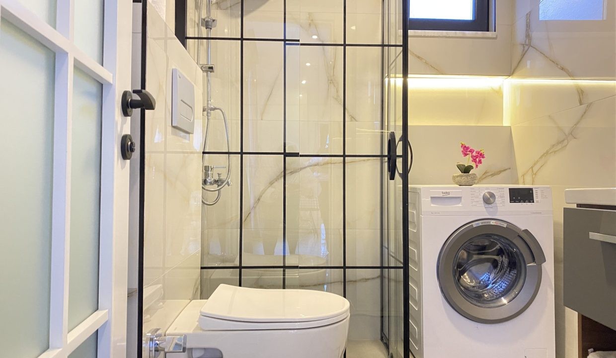 Rose 7 Beautiful 1+1 at Cleopatra