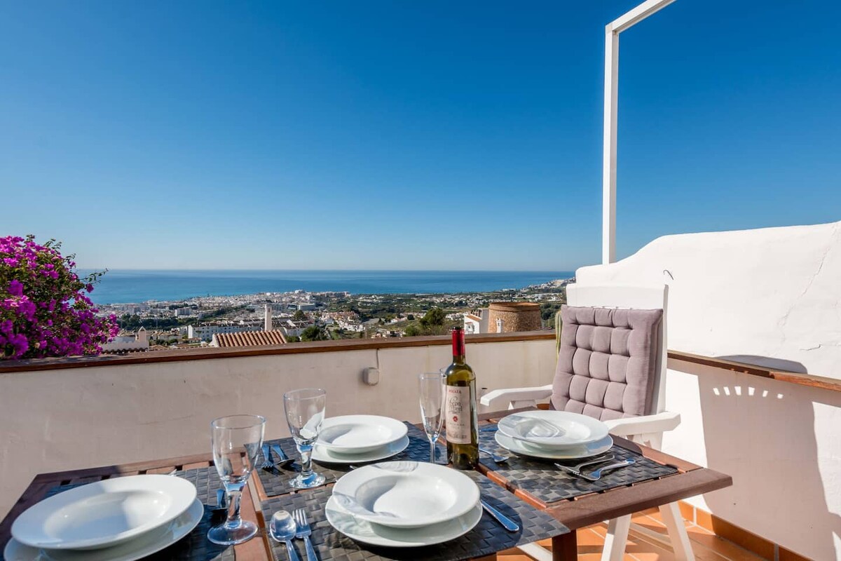 SHR013 Beautiful apartment with views and pool