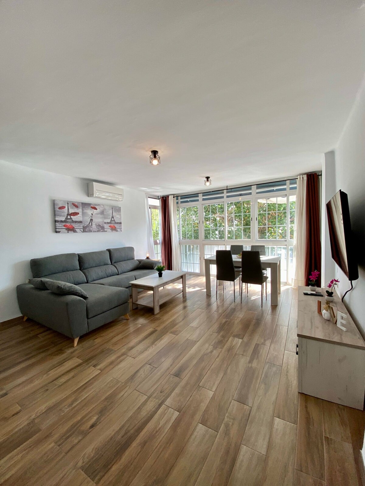 SHR042 Central three-bedroom apartment