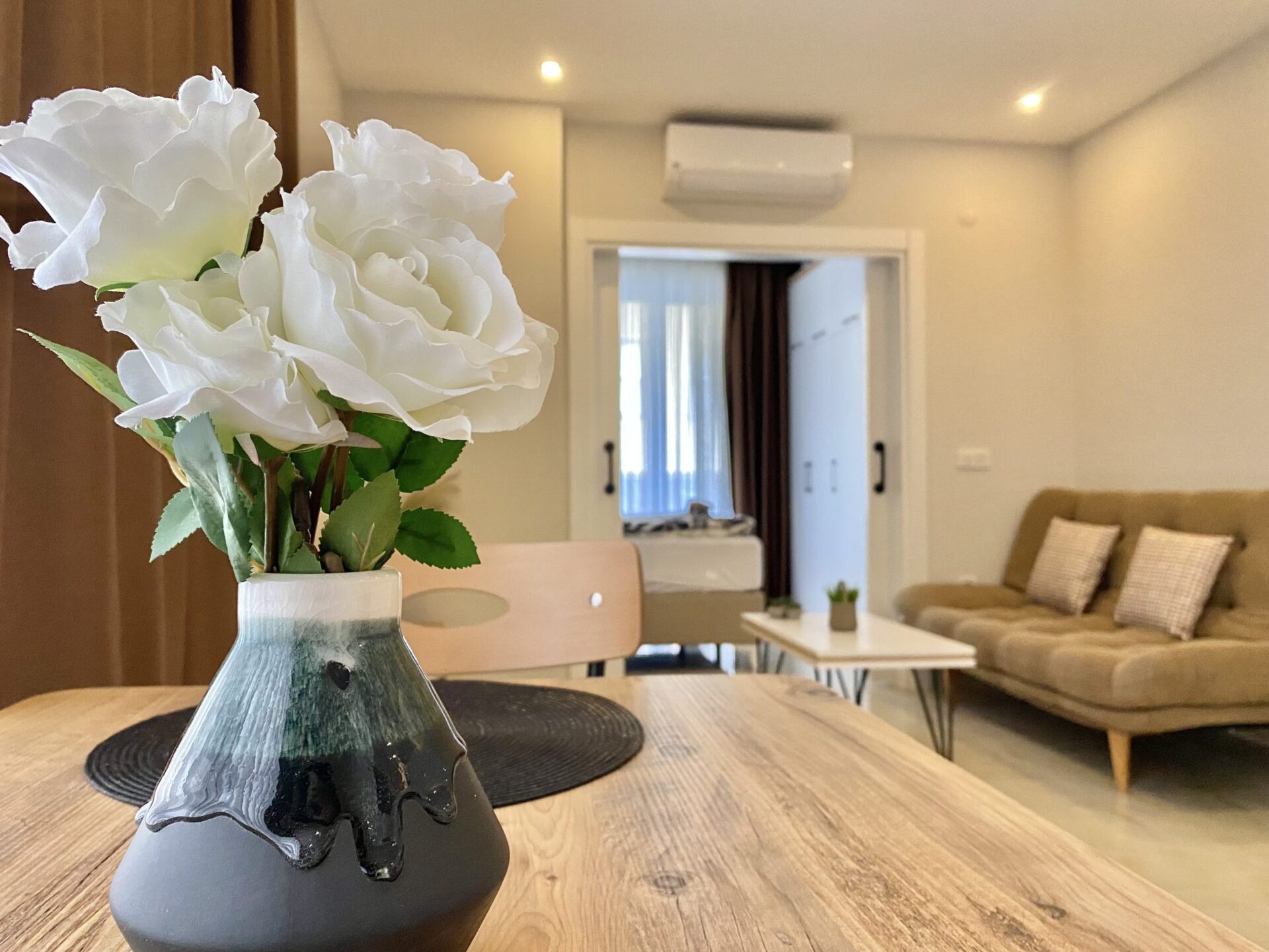 Jasmin 6 Beatiful 1+1 in the Middle of Cleopatra