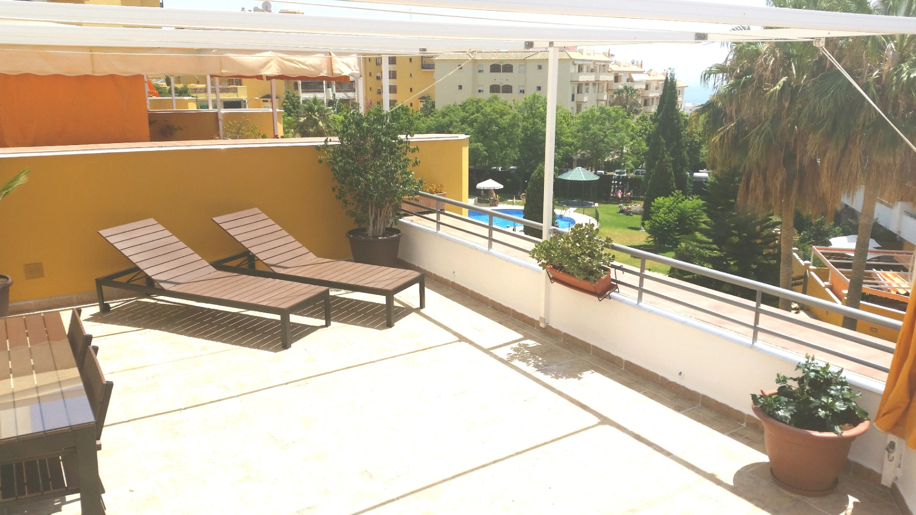 Central Benalmádena - 3 terrasser, pool och garage